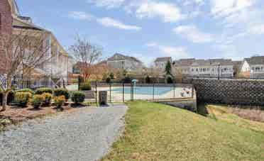 Large BDR w/Bath - 1BDR Per Level