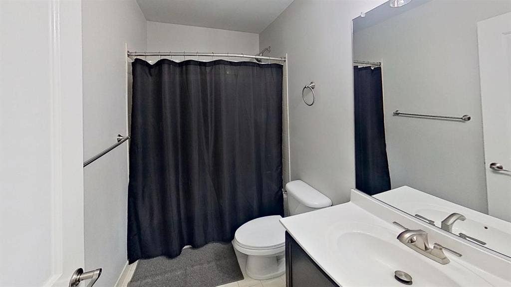 Large BDR w/Bath - 1BDR Per Level
