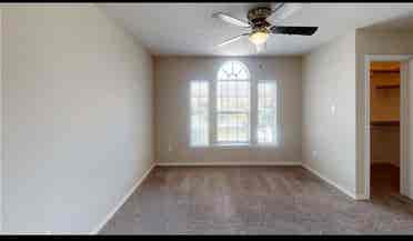 LOOKING TO SUBLEASE