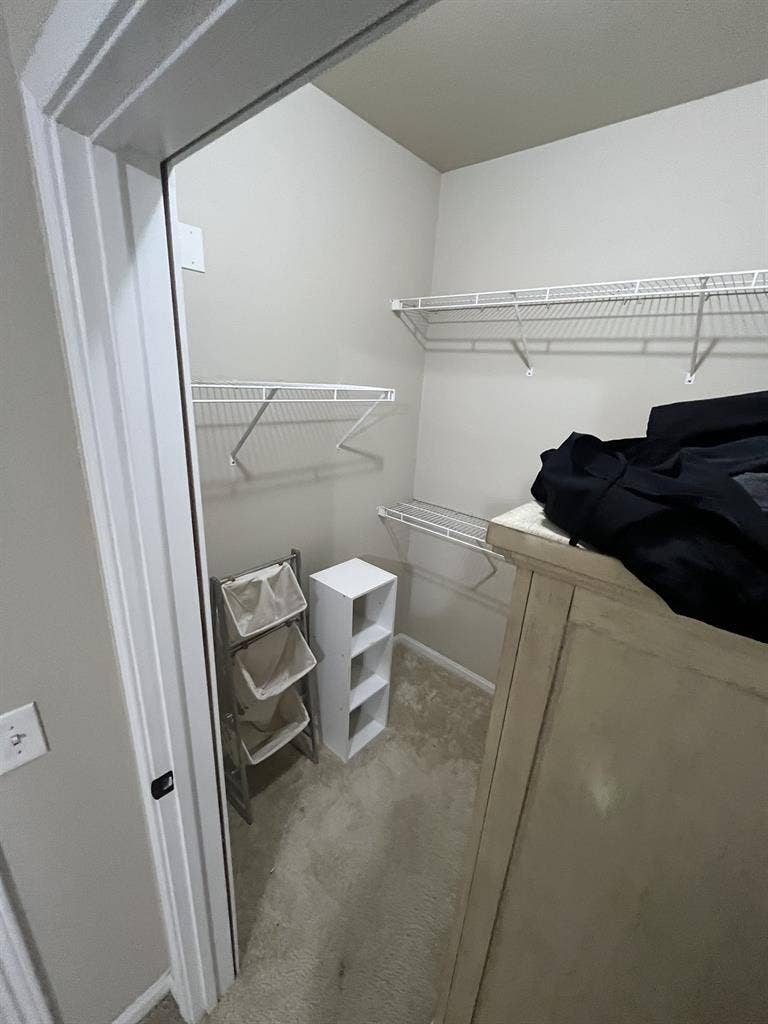 *LEASE TAKEOVER* - Female Roommate