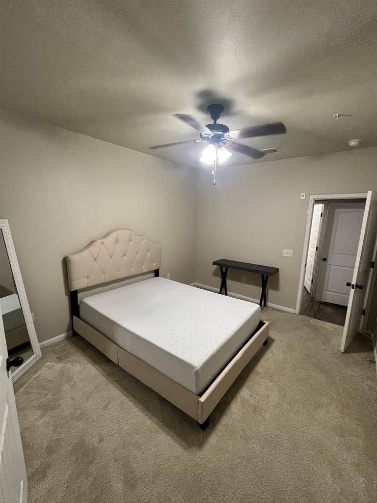 *LEASE TAKEOVER* - Female Roommate