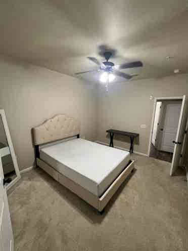 *LEASE TAKEOVER* - Female Roommate