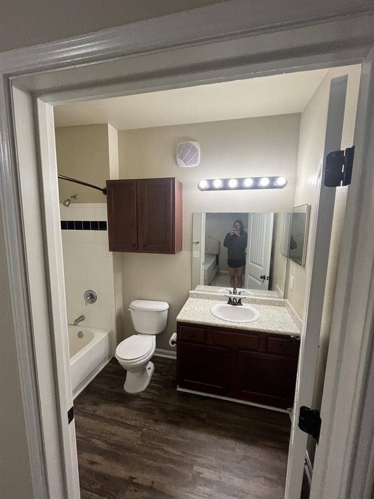 *LEASE TAKEOVER* - Female Roommate
