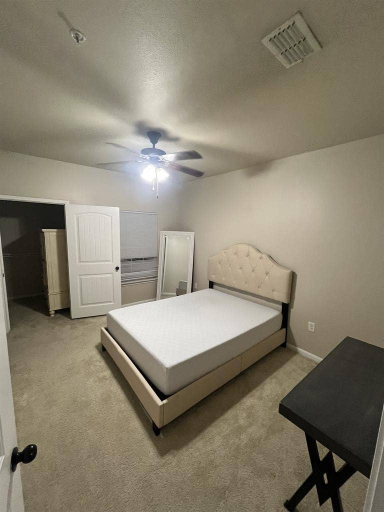 *LEASE TAKEOVER* - Female Roommate