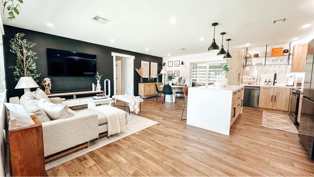 Modern Bath Home, All included