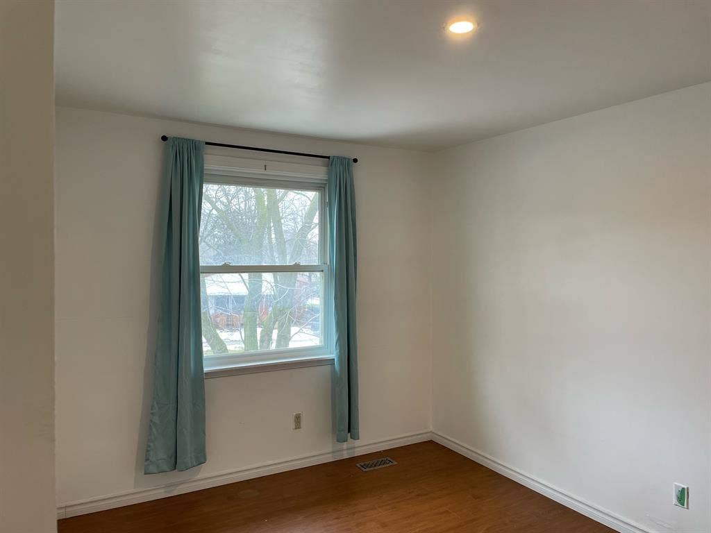 room near Fanshawe College - $/m