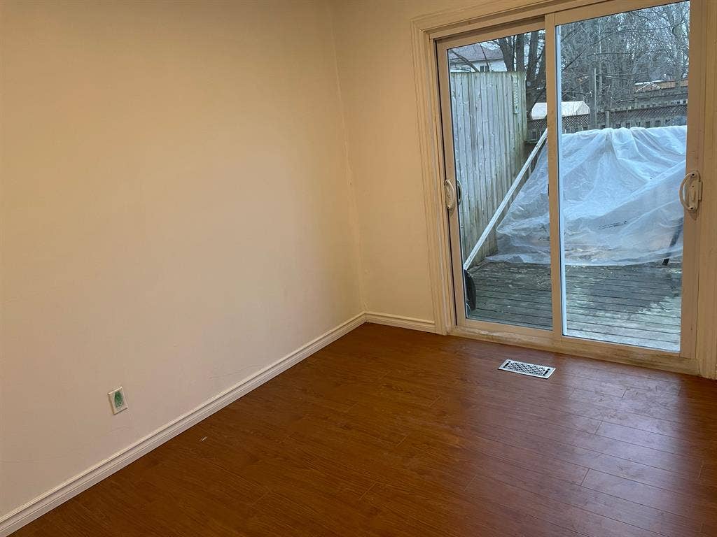room near Fanshawe College - $/m