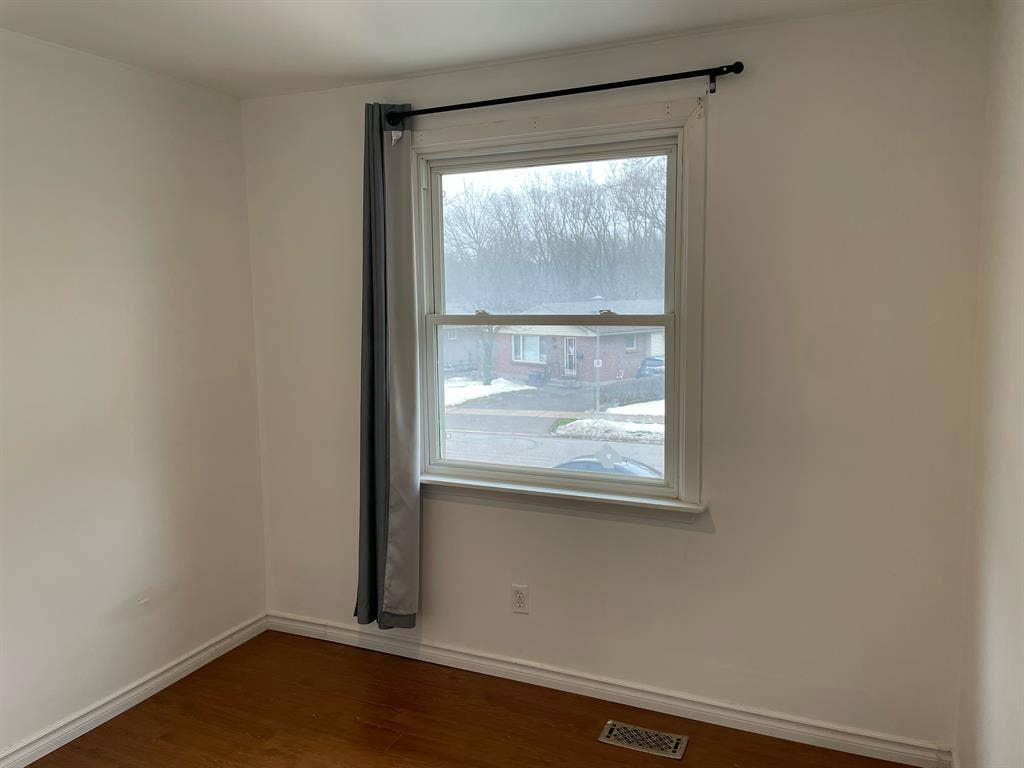 room near Fanshawe College - $/m