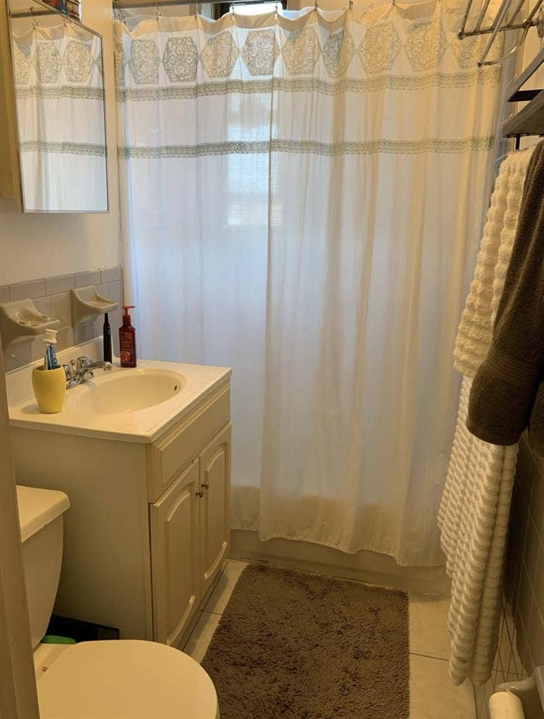 1 bedroom for rent in 4 bedroom apt