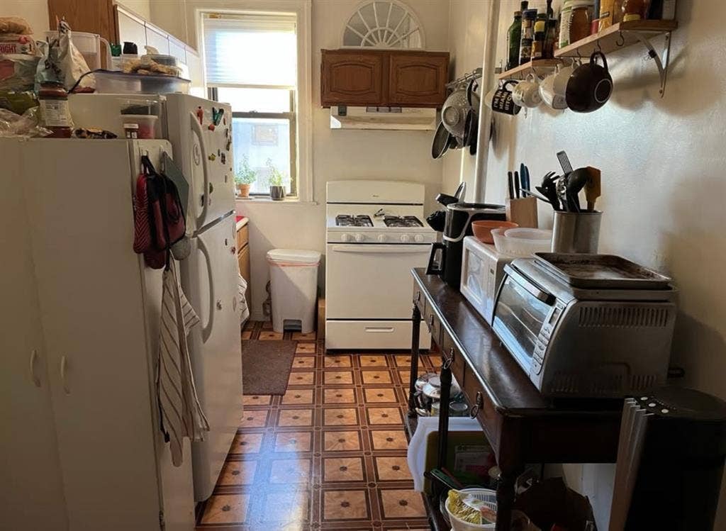 1 bedroom for rent in 4 bedroom apt