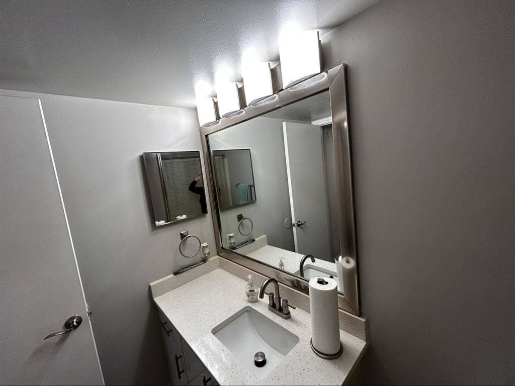 Looking for a roommate