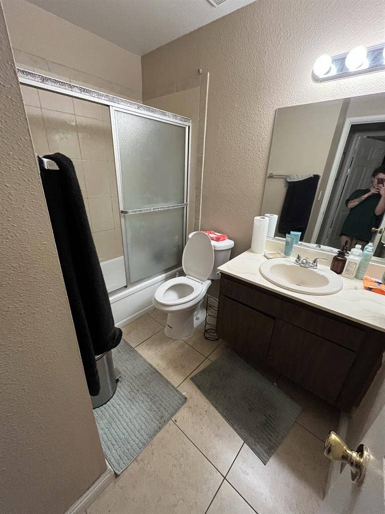 Small room for rent