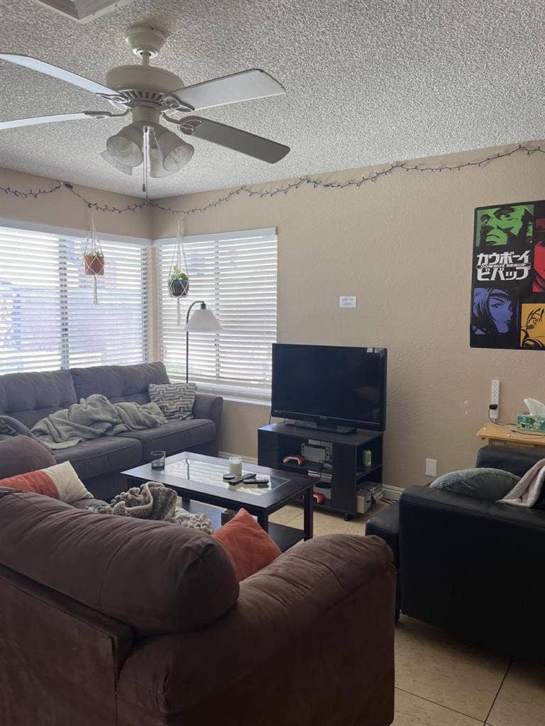 Small room for rent