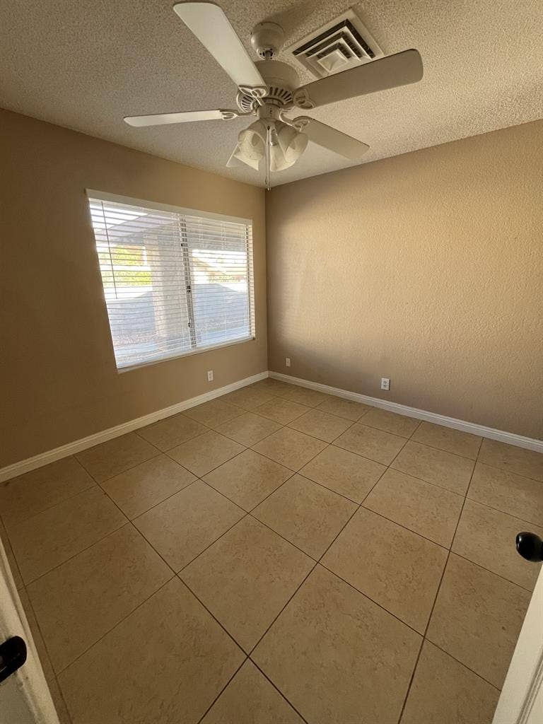 Small room for rent