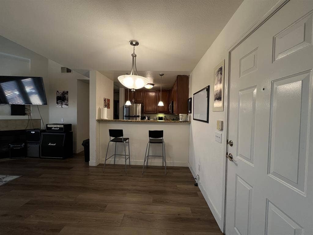Private Loft Near CSUSM –$/month