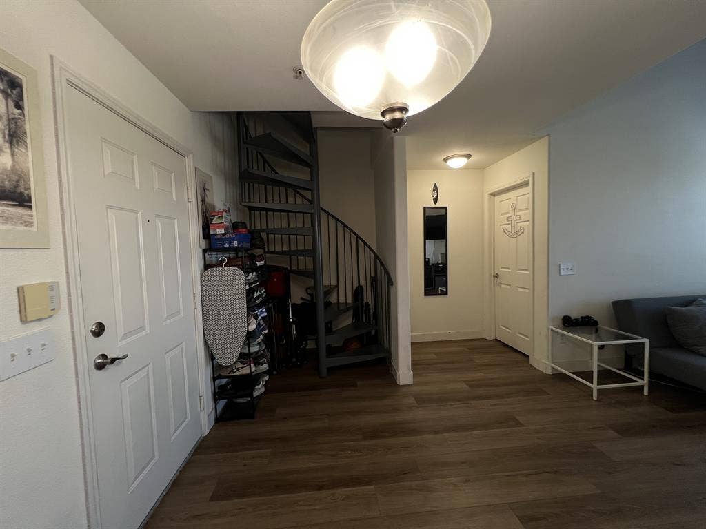 Private Loft Near CSUSM –$/month