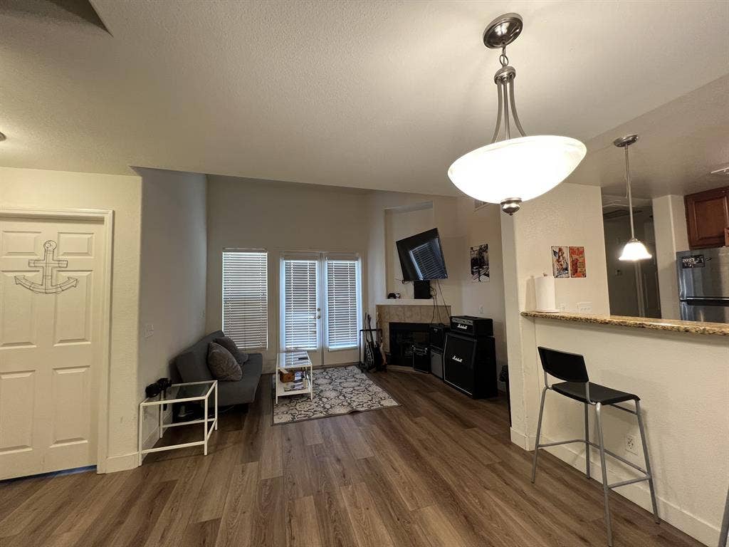 Private Loft Near CSUSM –$/month