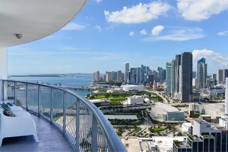 Stunning bay&city view bath