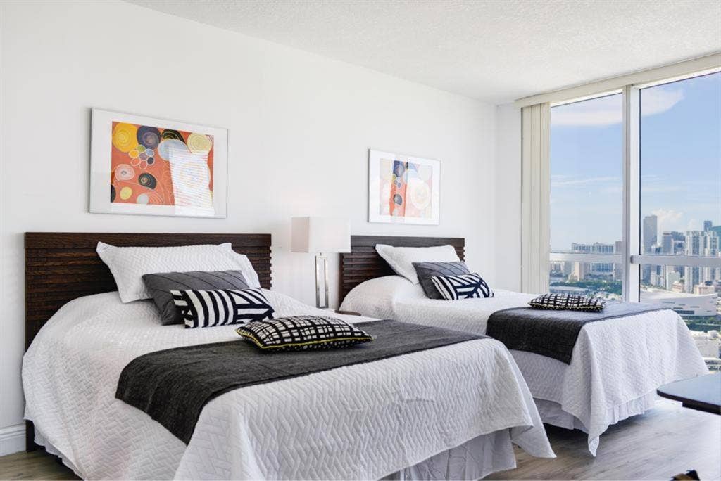 Stunning bay&city view bath