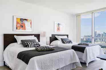 Stunning bay&city view bath