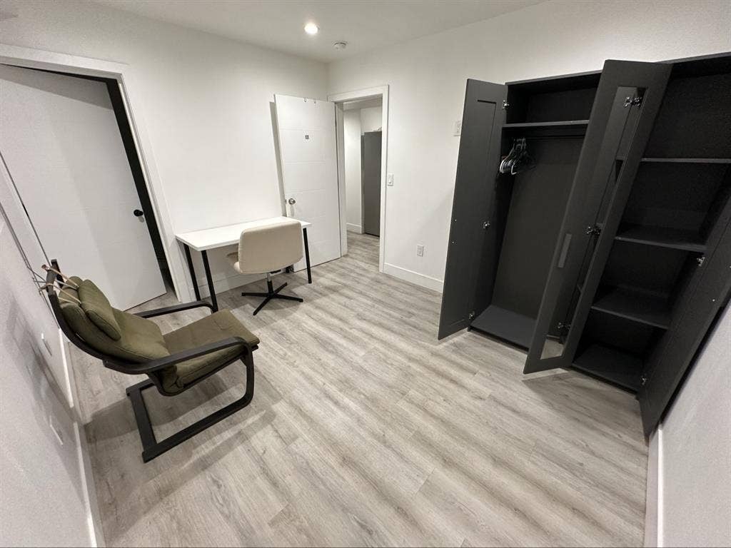 1 Private Room + Private Bathroom