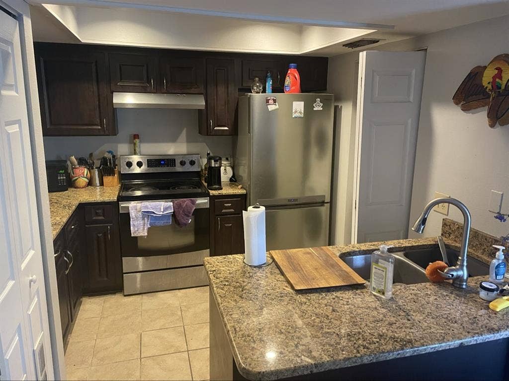AUGUST 1st
ROOM FOR RENT S TAMPA