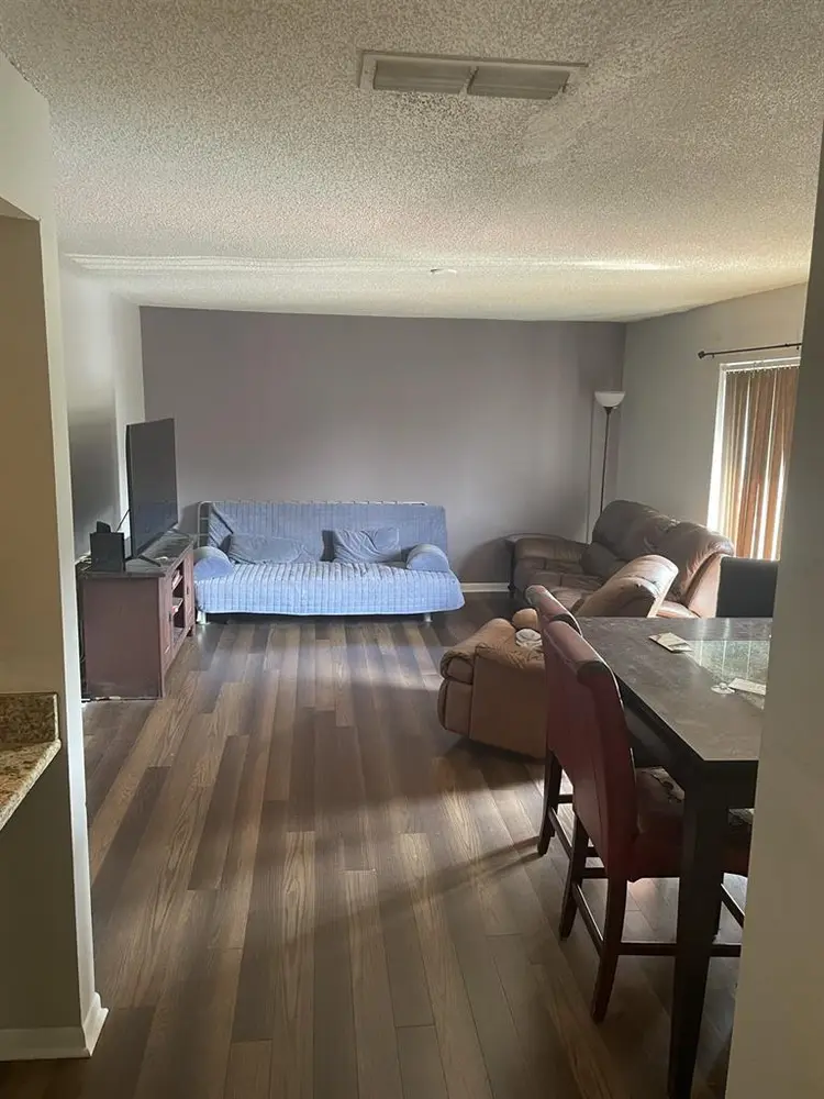 AUGUST 1st
ROOM FOR RENT S TAMPA