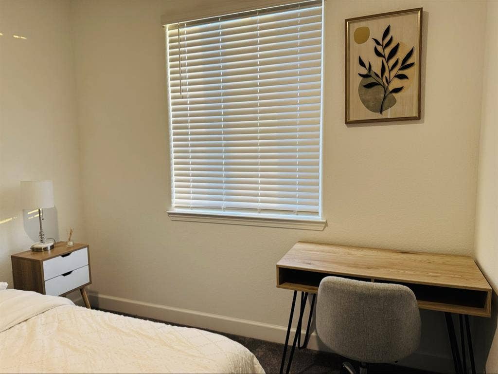 Furnished room with private bathh