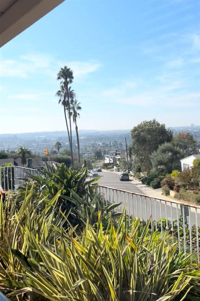 House in Hills w/ Pretty
View