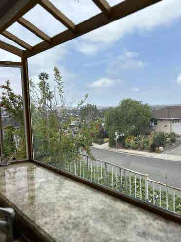 House in Hills w/ Pretty 
View
