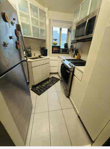 MainBR in 3BR Turn Key w/ 1 roomie