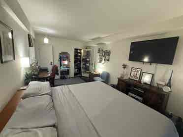 MainBR in 3BR Turn Key w/ 1 roomie