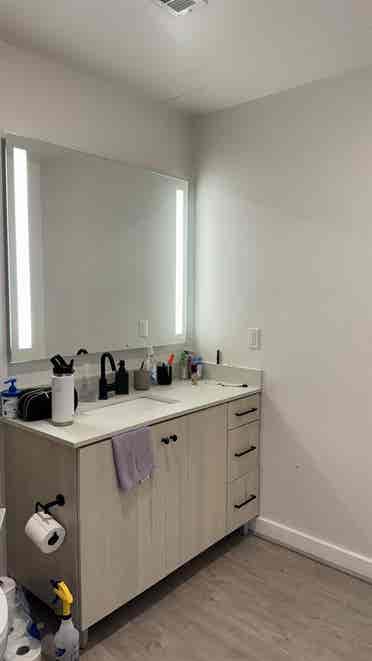 Looking for a roommate! 😊