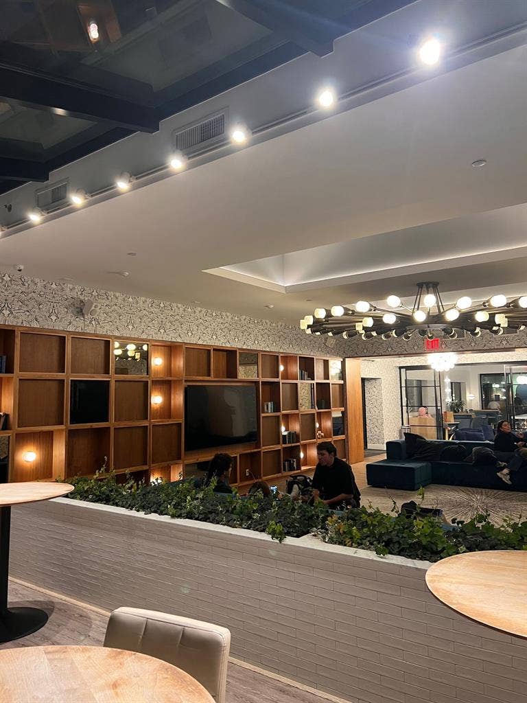 ✨Spacious Room in Midtown South✨