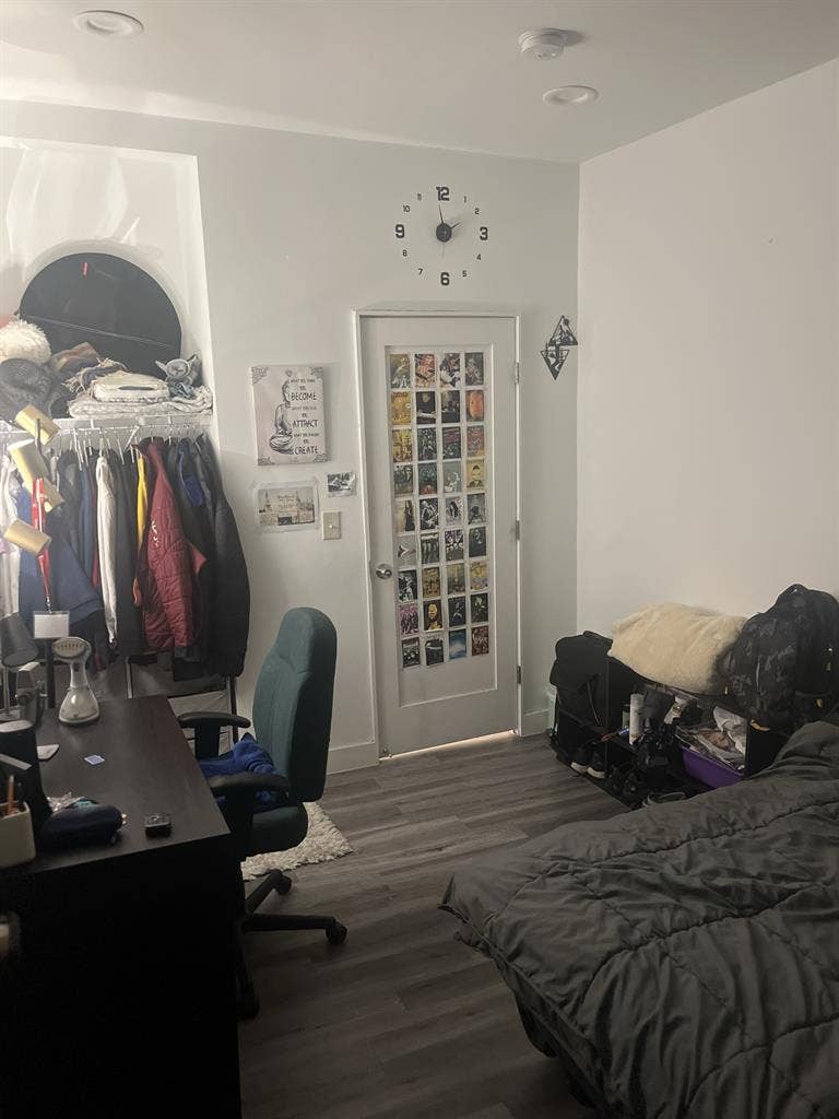 LOOKING FOR A SUMMER SUBLET!!