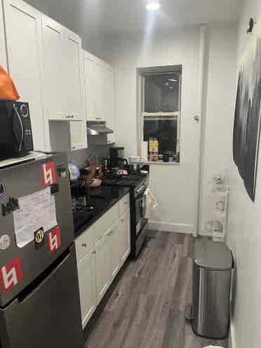 LOOKING FOR A SUMMER SUBLET!!