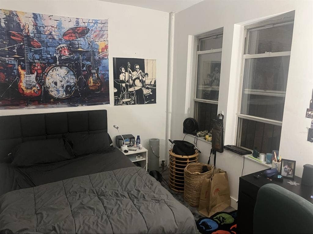 LOOKING FOR A SUMMER SUBLET!!