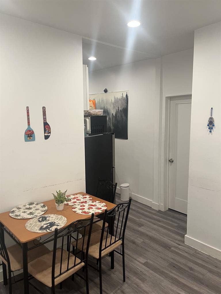 LOOKING FOR A SUMMER SUBLET!!