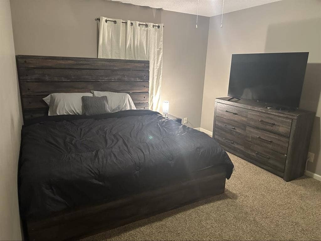 Private Bedroom w/ Shared Bathroom