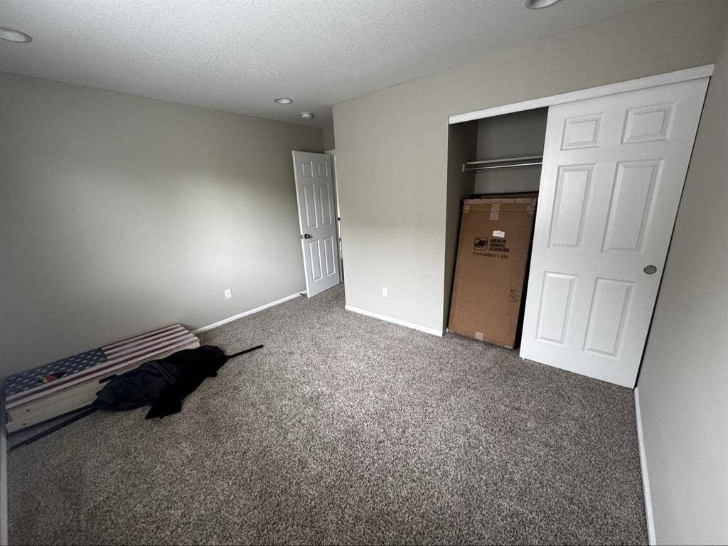 2 rooms available in Thornton