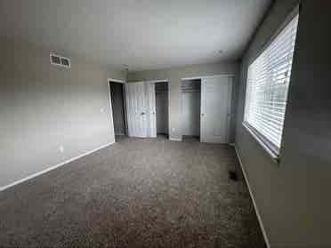 2 rooms available in Thornton