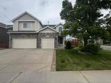 2 rooms available in Thornton