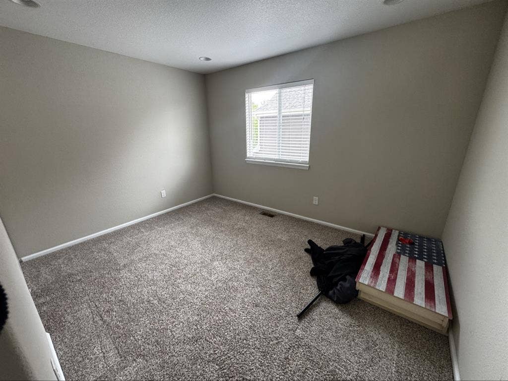 2 rooms available in Thornton
