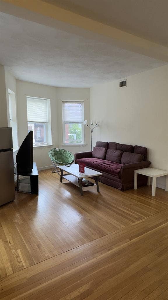 RFR starting ASAP ( furnished)