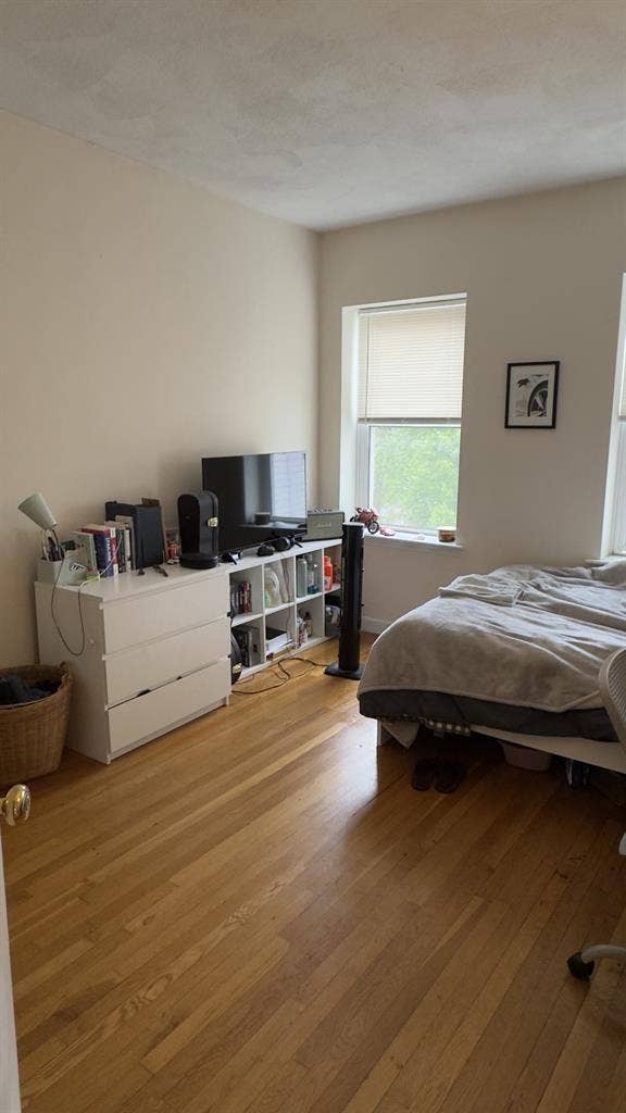 RFR starting ASAP ( furnished)