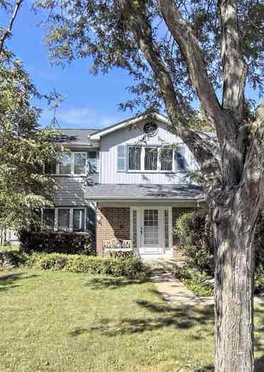 Convenient Gurnee Location!