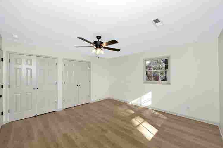 LARGE bedroom in Modern Home