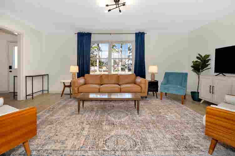 LARGE bedroom in Modern Home