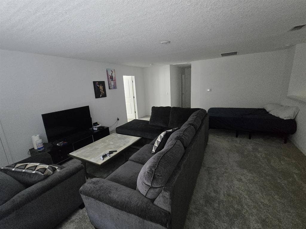 1 fully furnished room aval.