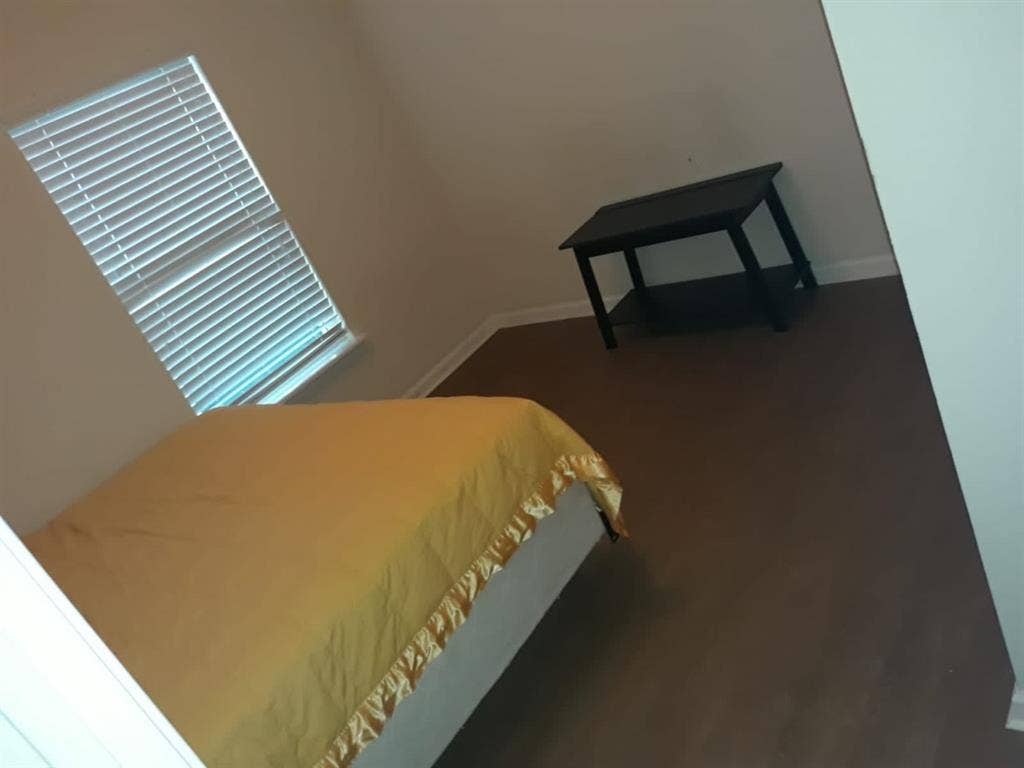 Looking Roomate